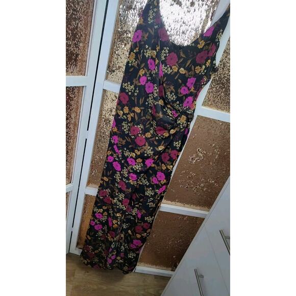 ASTR The Label Dress Midi Floral Wrap Front Large - Picture 3 of 11